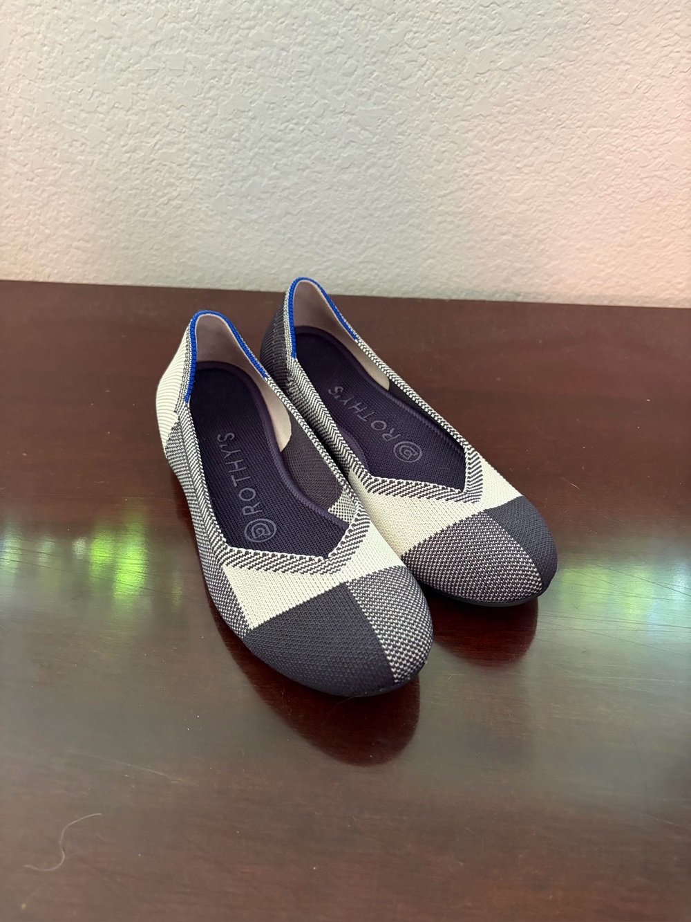 Rothy’s Black and White Flat size 6